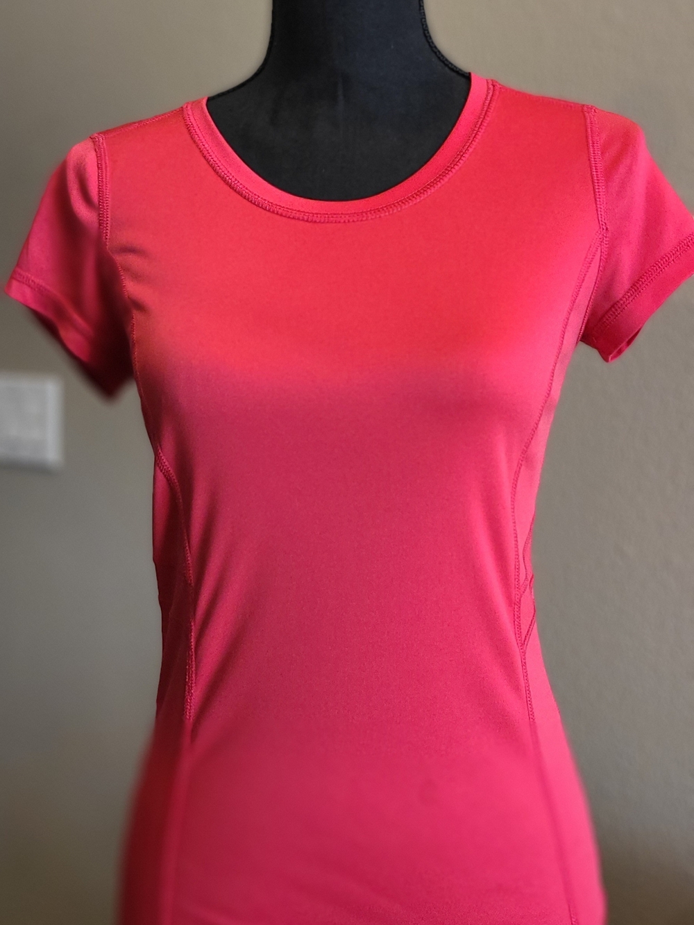 Women's Hot Pink Short Sleeve Performance Tee